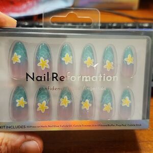 Nail Reformation Press-on nails with Glue - New